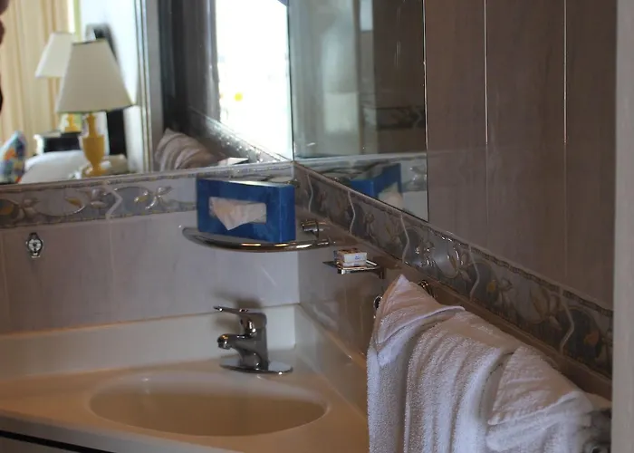 Shaw Park & Hotel 3*