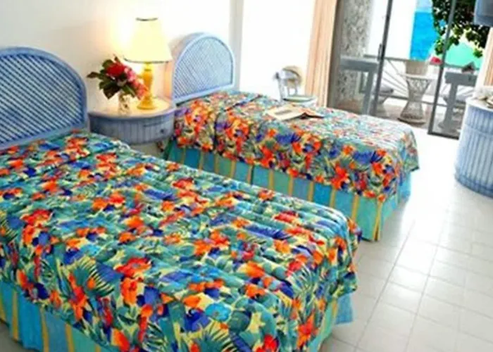 Shaw Park & Hotel 3*