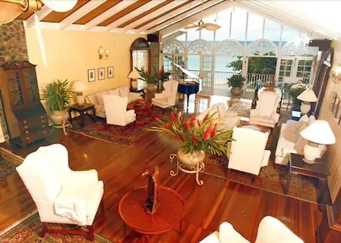 Shaw Park & Hotel 3*