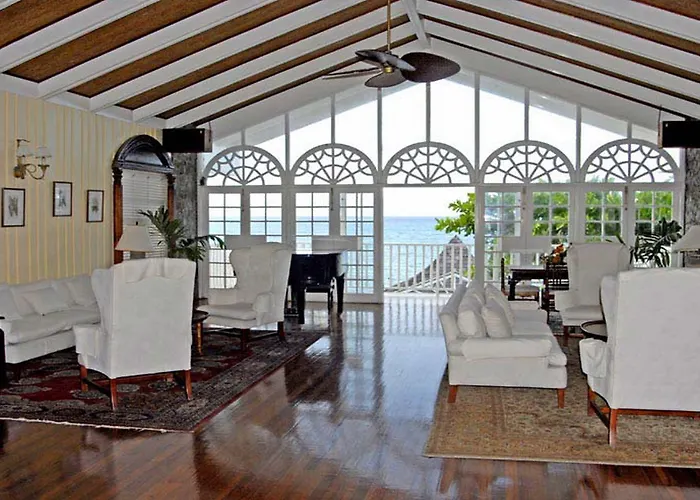 Shaw Park & Hotel Ocho Rios