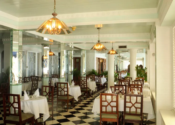 Hotel Shaw Park &