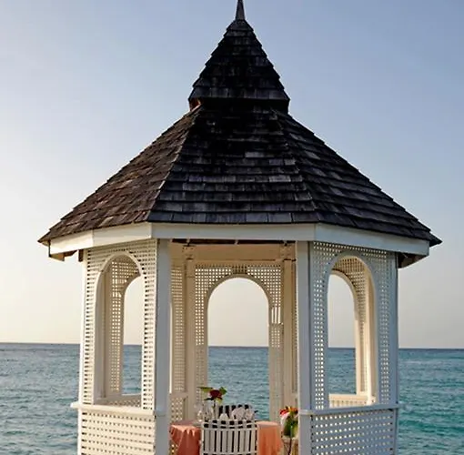 Shaw Park & Hotel
