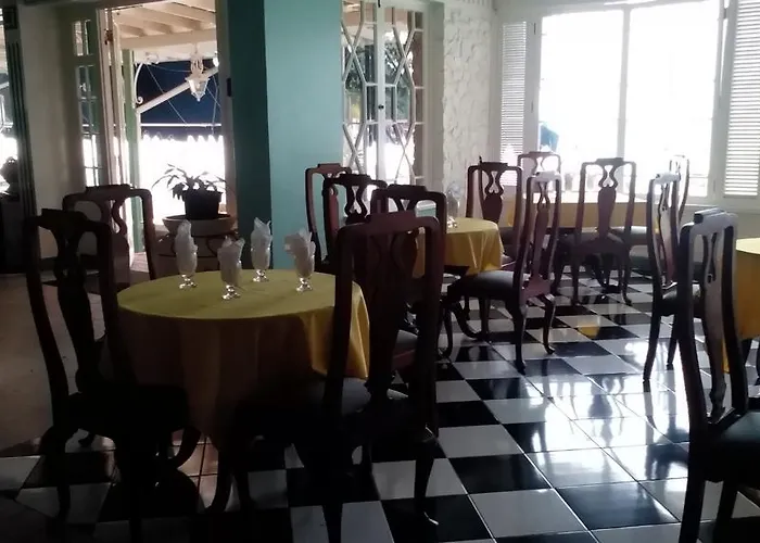 Shaw Park & Hotel 3*